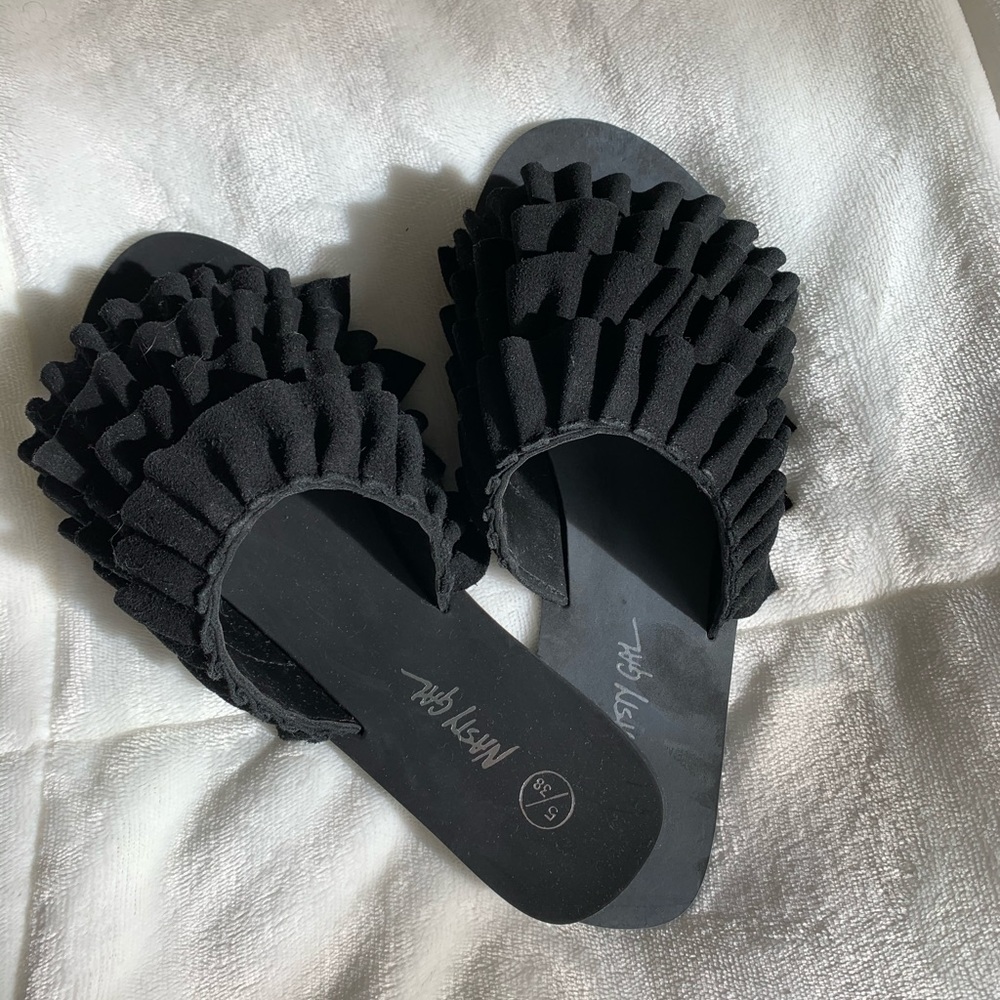 Black ruffle sandal slides